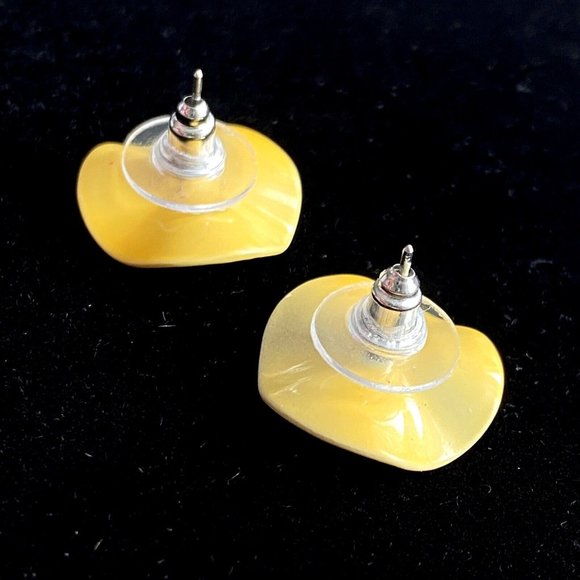 1980s Yellow Undulating Wave Enamel Stud Earrings Lightweight New Cushion Backs - Picture 7 of 8